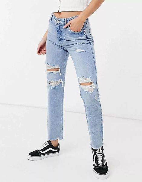 Bershka – Schmale Jeans mit ausgefranstem Saum in Hellblau günstig online kaufen