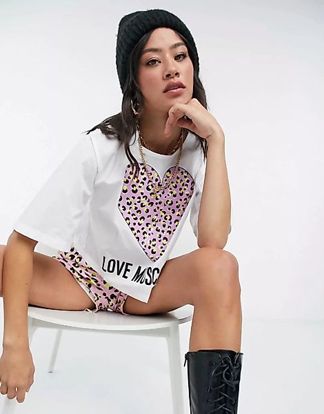 Love Moschino – Kurzes, weißes Oberteil mit Logo und Herzmotiv mit Leoparde günstig online kaufen