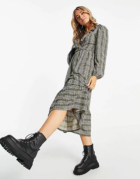 ASOS DESIGN Curve – Midi-Hängerkleid mit Rüschenkragen und gestuftem Saum i günstig online kaufen
