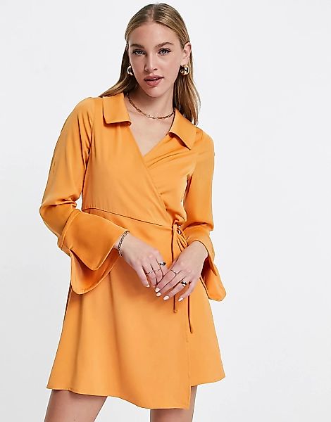 Fashion Union – Minikleid aus Satin mit Wickeldetail vorne-Orange günstig online kaufen