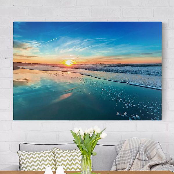 Leinwandbild Strand - Quadrat Romantischer Sonnenuntergang am Meer günstig online kaufen