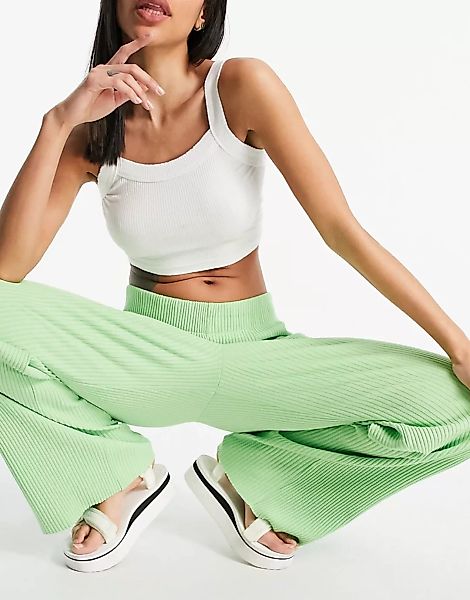 Weekday – Katherine – Gerippte Hose aus Bio-Baumwolle in Grün, Kombiteil günstig online kaufen