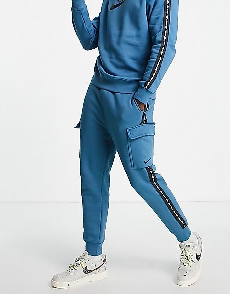 Nike – Repeat – Cargo-Jogginghose in Blau mit Logoband günstig online kaufen