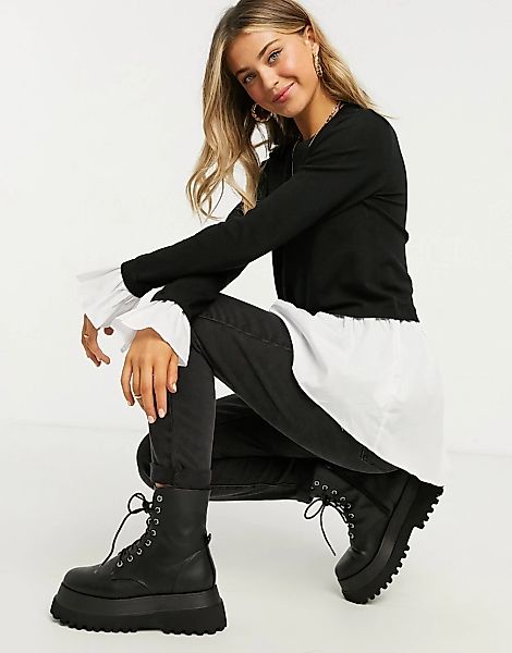 QED London – 2-in-1-Pullover mit untergelegtem Hemd in Schwarz günstig online kaufen