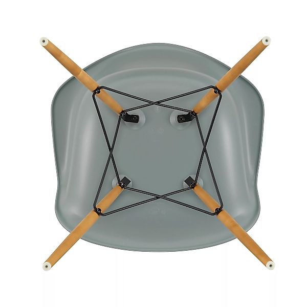 Vitra - Eames Plastic Armchair DAW Gestell Ahorn gelblich - hellgrau/Sitzsc günstig online kaufen