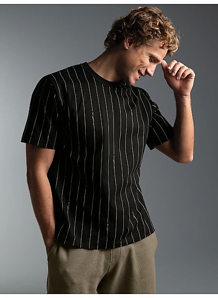 Trigema T-Shirt "TRIGEMA T-Shirt mit Allover Streifen-Muster" 1 günstig online kaufen