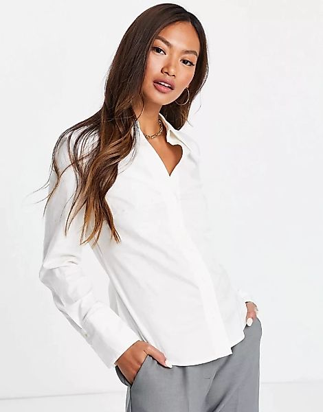 Mango – Hemd in Weiß mit Knopfleiste und V-Ausschnitt günstig online kaufen