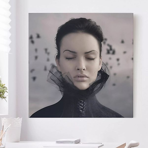 Leinwandbild Portrait - Quadrat Porträt einer weinenden Frau günstig online kaufen