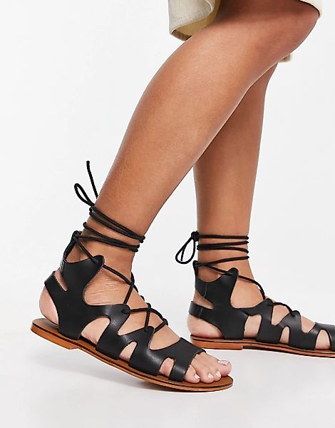 Asra – Savannah – Flache Sandale in Schwarz mit Schnürung günstig online kaufen