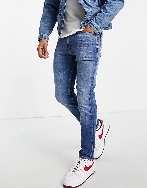 Tommy Jeans – Simon – Eng geschnittene Jeans in heller Waschung-Blau günstig online kaufen