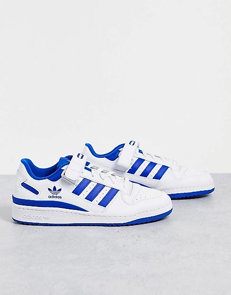 adidas Originals – Forum Low – Sneaker in Weiß und Blau günstig online kaufen