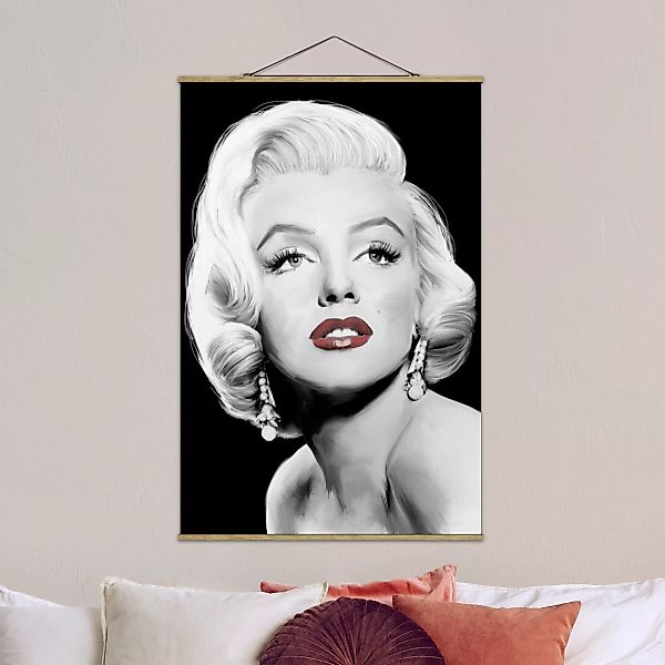 Stoffbild Kunstdruck mit Posterleisten - Hochformat Marilyn mit Ohrschmuck günstig online kaufen