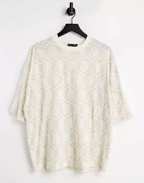 ASOS DESIGN – Oversize-T-Shirt aus Bio-Baumwolle in Stein mit All-over-Text günstig online kaufen