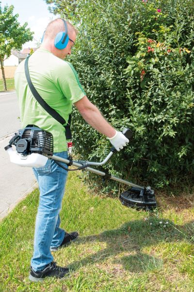 Scheppach Benzin-Motorsense BCH3300PB, 25,5 cm Arbeitsbreite günstig online kaufen