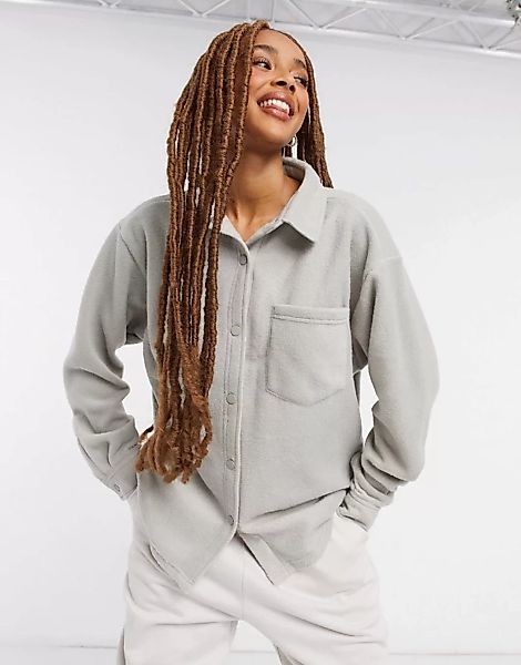 ASOS DESIGN – Oversize-Hemdjacke aus Fleece-Weiß günstig online kaufen