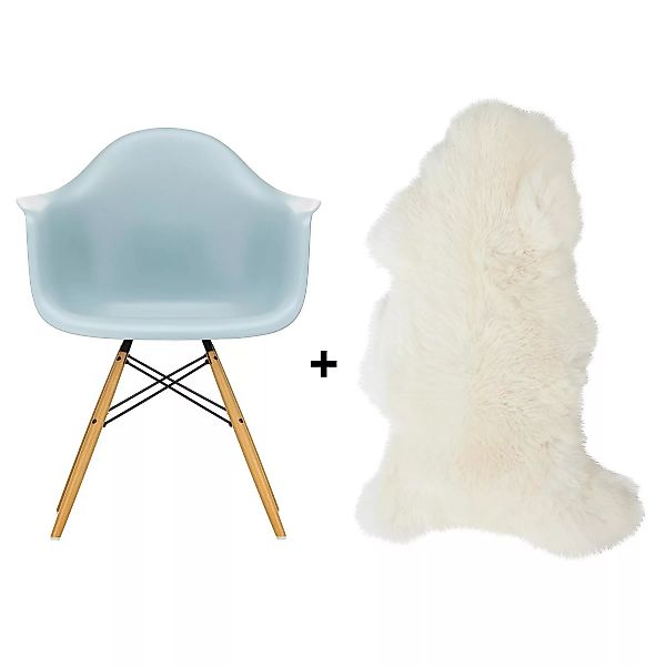 Vitra - Aktionsset Eames Plastic Chair DAW+Lammfell gratis - eisgrau/Lammfe günstig online kaufen
