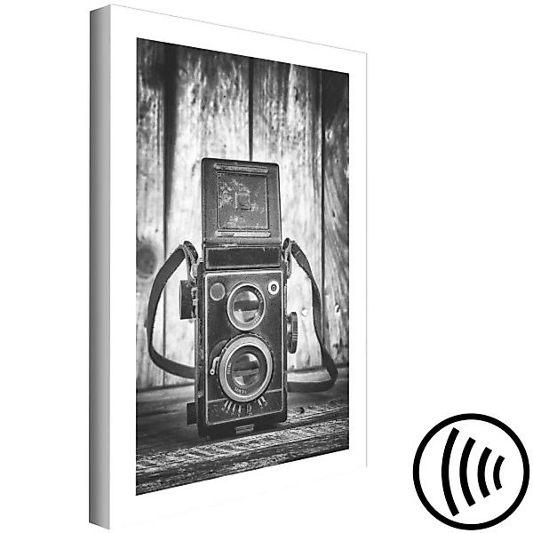 Bild auf Leinwand Alte Kamera - schwarz-weiße Retro-Komposition mit Holz im günstig online kaufen