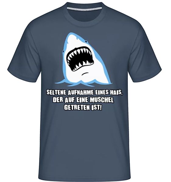 Hai Tritt Auf Muschel · Shirtinator Männer T-Shirt günstig online kaufen