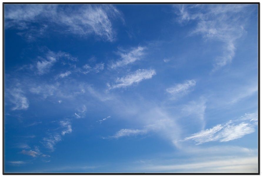 Wallario Poster, Blauer Himmel mit vereinzelten günstig online kaufen