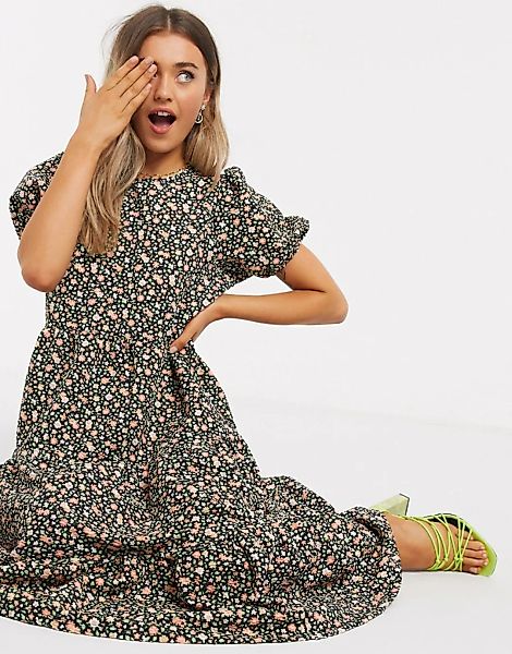 ASOS DESIGN – Schwarzes Midi-Hängerkleid mit Blumenmuster und Stufendesign günstig online kaufen