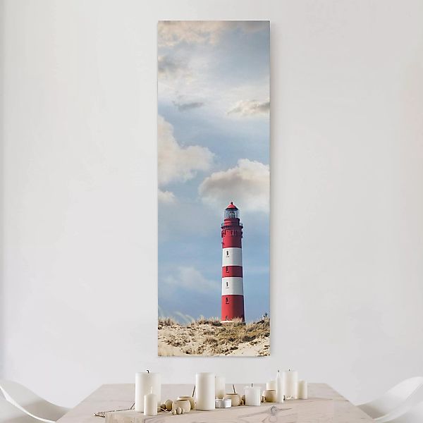 Leinwandbild Leuchtturm - Hochformat Leuchtturm in den Dünen günstig online kaufen