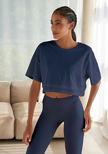 LASCANA Kurzarmshirt, mit kastigem Schnitt und Lagen-Look günstig online kaufen