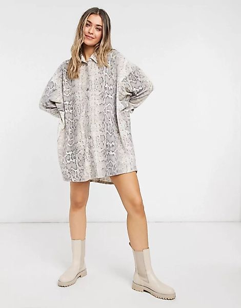 ASOS DESIGN – Flauschiges Mini-Hemdkleid in Natur mit Schlangenmuster-Neutr günstig online kaufen