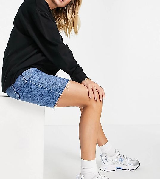 Urban Bliss – Umstandsmode – Longline-Jeansshorts mit hohem Bund und Zierri günstig online kaufen