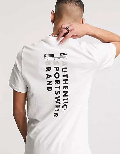 PUMA – T-Shirt mit kleinem Logo auf der Brust in Weiß günstig online kaufen