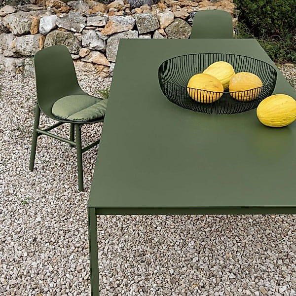 Kristalia Thin-K Aluminium Esstisch | Gartentisch | Olivgrün günstig online kaufen