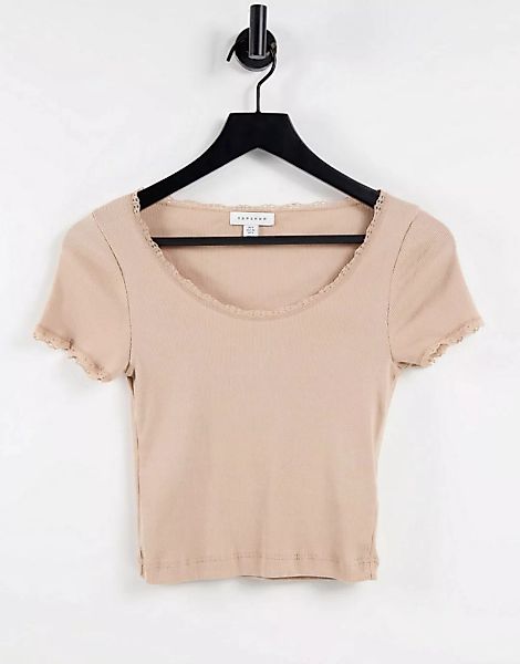 Topshop – T-Shirt mit Spitzenbordüre und U-Ausschnitt in Camel-Neutral günstig online kaufen