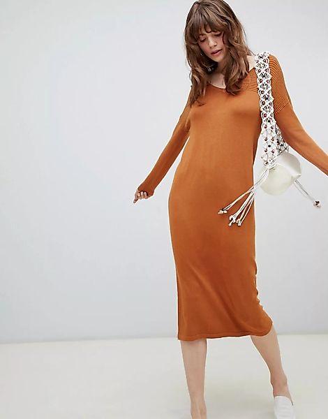 ASOS DESIGN – Mittellanges Pulloverkleid mit V-Ausschnitt und Wellenstrickm günstig online kaufen