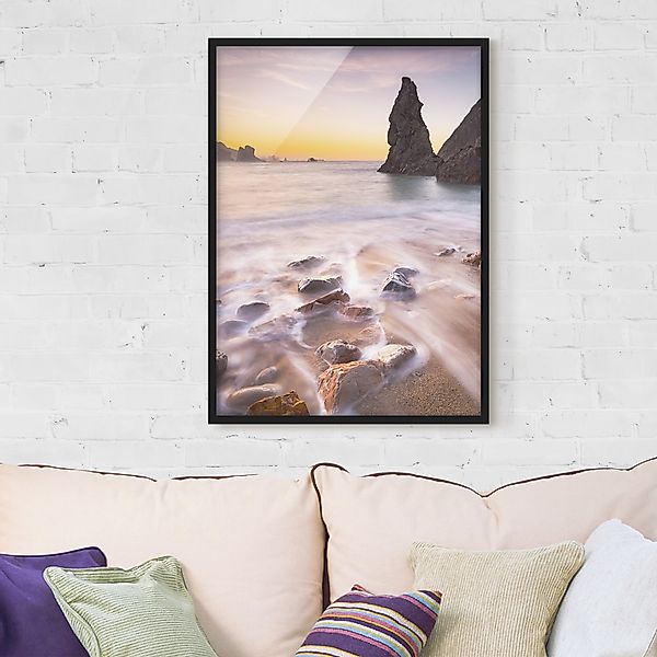 Bild mit Rahmen - Hochformat Spanischer Strand bei Sonnenaufgang günstig online kaufen