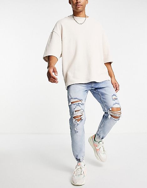 Bershka – Schmal zulaufende Jeans in Mittelblau günstig online kaufen