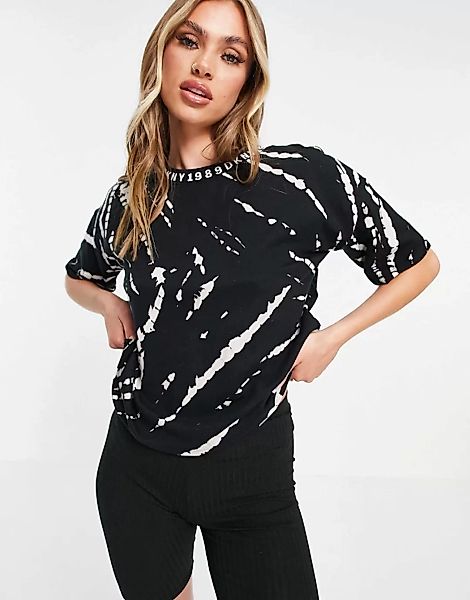DKNY – Lounge-T-Shirt mit Batikmuster und Logo in Schwarz günstig online kaufen
