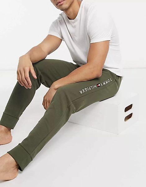 Tommy Hilfiger – Olivgrüne Lounge-Jogginghose mit seitlichem Logo günstig online kaufen