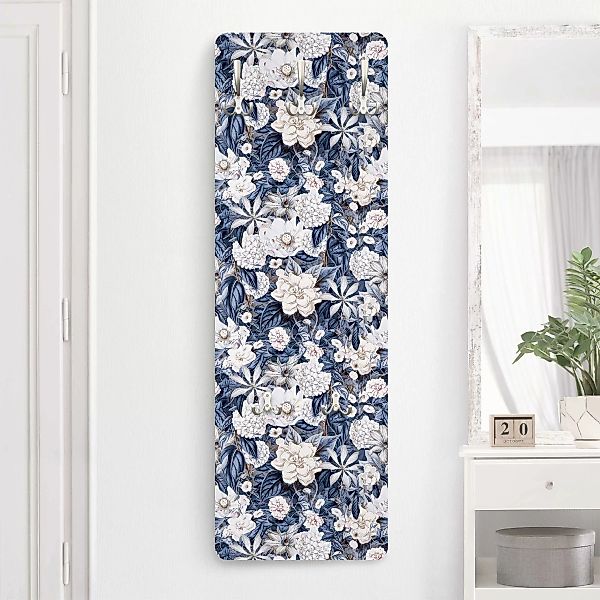 Wandgarderobe Holzpaneel Weiße Blumen vor Blau günstig online kaufen
