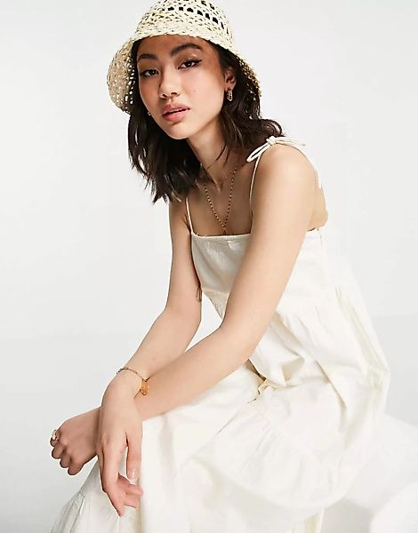 Pretty Lavish – Gestuftes Sommerkleid mit Trägern zum Binden in Weiß günstig online kaufen