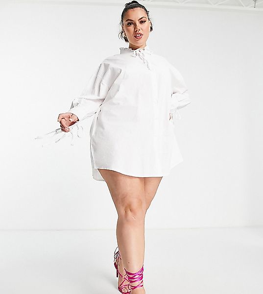 In The Style Plus x Dani Dyer – Gerafftes Hemdkleid in Weiß mit Bindebänder günstig online kaufen