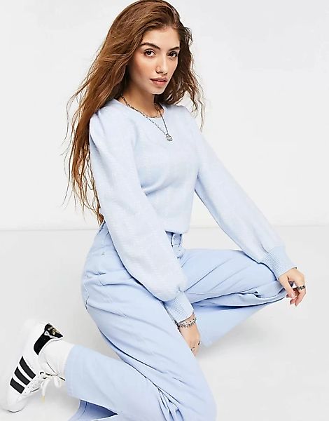 QED London – Pullover im Gitterdesign in Blau-Mehrfarbig günstig online kaufen
