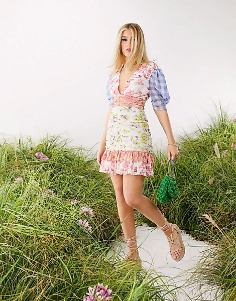 ASOS DESIGN – Weiches, gerafftes Minikleid mit Blumenmuster-Mix-Mehrfarbig günstig online kaufen