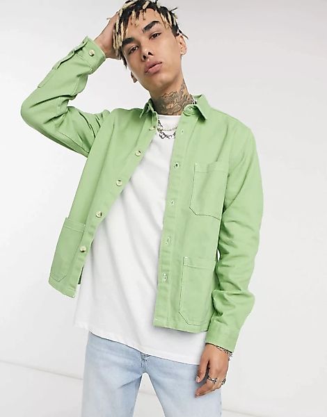 ASOS DESIGN – Jeans-Hemdjacke in Grün mit Taschen und Kontrastnaht günstig online kaufen