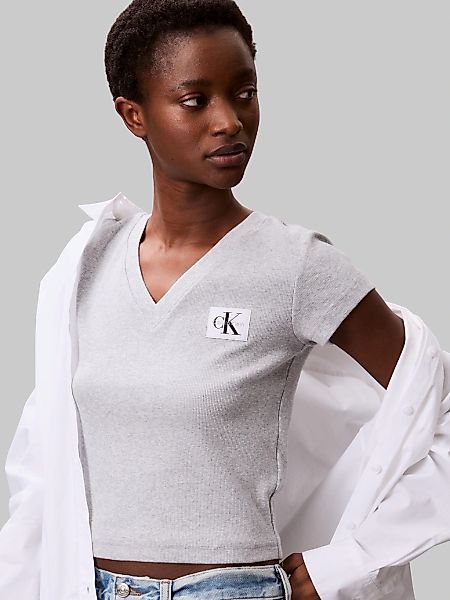 Calvin Klein Jeans T-Shirt "A- SS WOVEN LABEL RIB VNECK TEE" mit gewebtem L günstig online kaufen