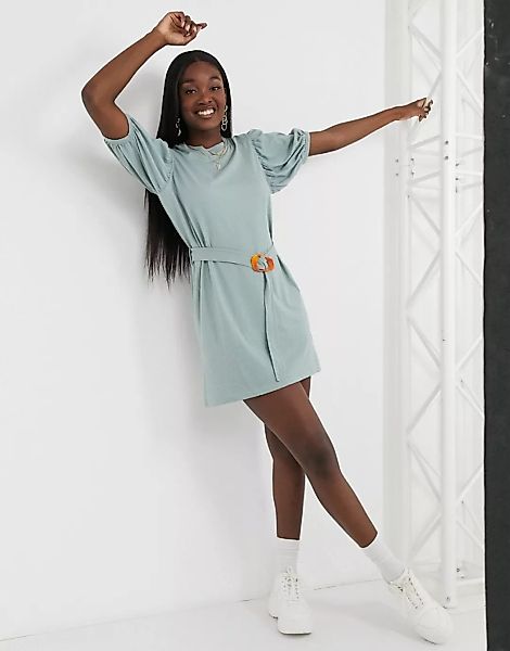 Missguided – T-Shirt-Kleid mit Puffärmeln und Gürtel in Khaki-Grün günstig online kaufen