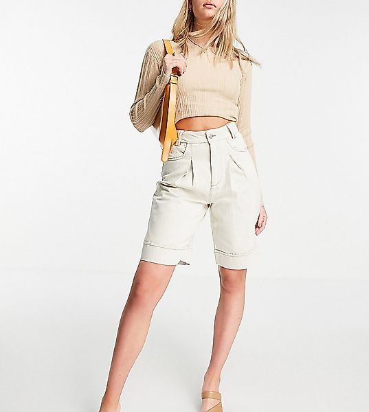 Vero Moda Tall – Schmal geschnittene City-Shorts aus Bio-Baumwolle in Ecru- günstig online kaufen