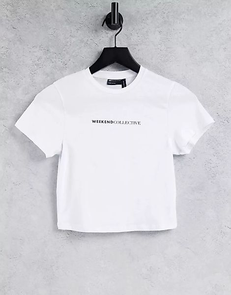 ASOS – Weekend Collective – T-Shirt in Weiß und eingelaufener Optik mit Log günstig online kaufen