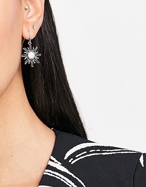 ASOS DESIGN – Silberfarbene Ohrringe mit Anhängern in Himmelsmotiven mit Mo günstig online kaufen