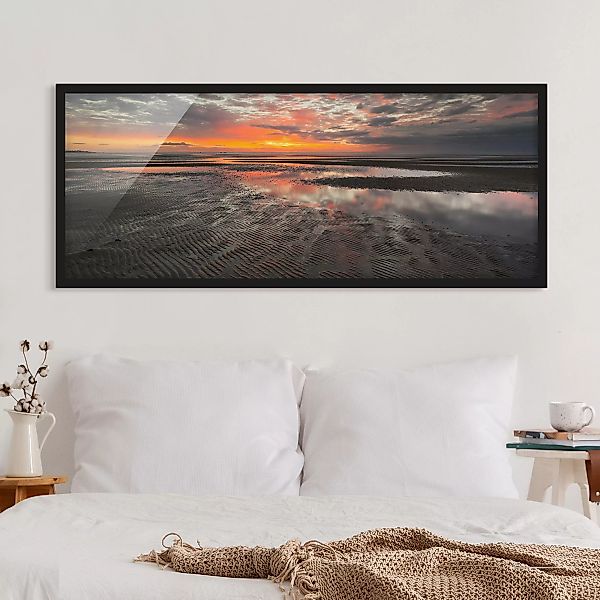 Bild mit Rahmen Strand - Panorama Sonnenaufgang im Watt günstig online kaufen