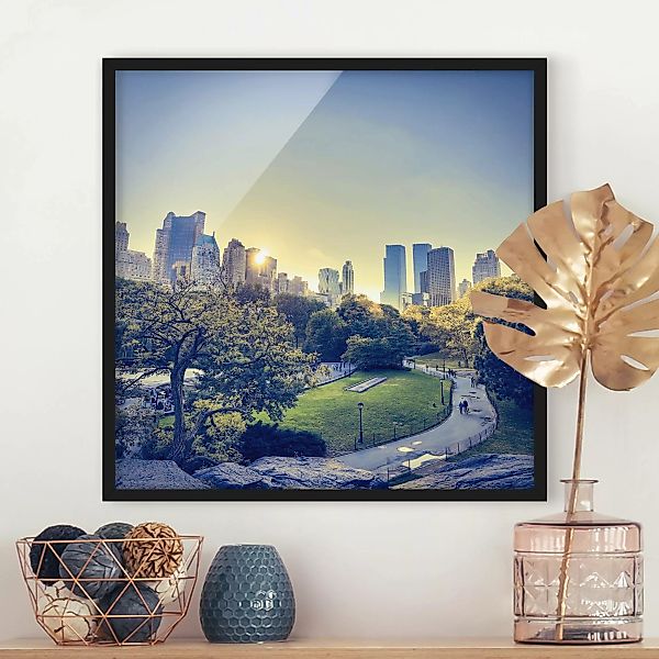 Bild mit Rahmen Architektur & Skyline - Quadrat Peaceful Central Park günstig online kaufen