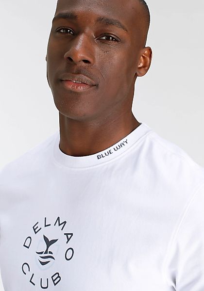 DELMAO T-Shirt mit Brustprint und Schriftzug am Halsausschnitt-NEUE MARKE! günstig online kaufen